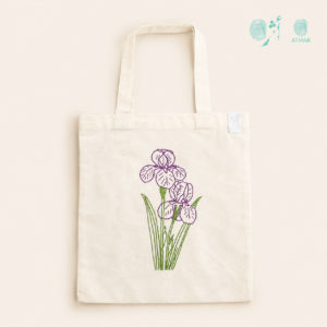 توت باغ بيج بتطريز يدوي لزهور السوسن Beige Tote Bag with Hand-Embroidered Iris Flowers
